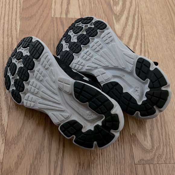 Kids Under Armour shoes - Picture 6 of 6